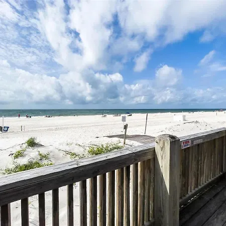 Beach Front 101 Your Spacious Beachside Retreat